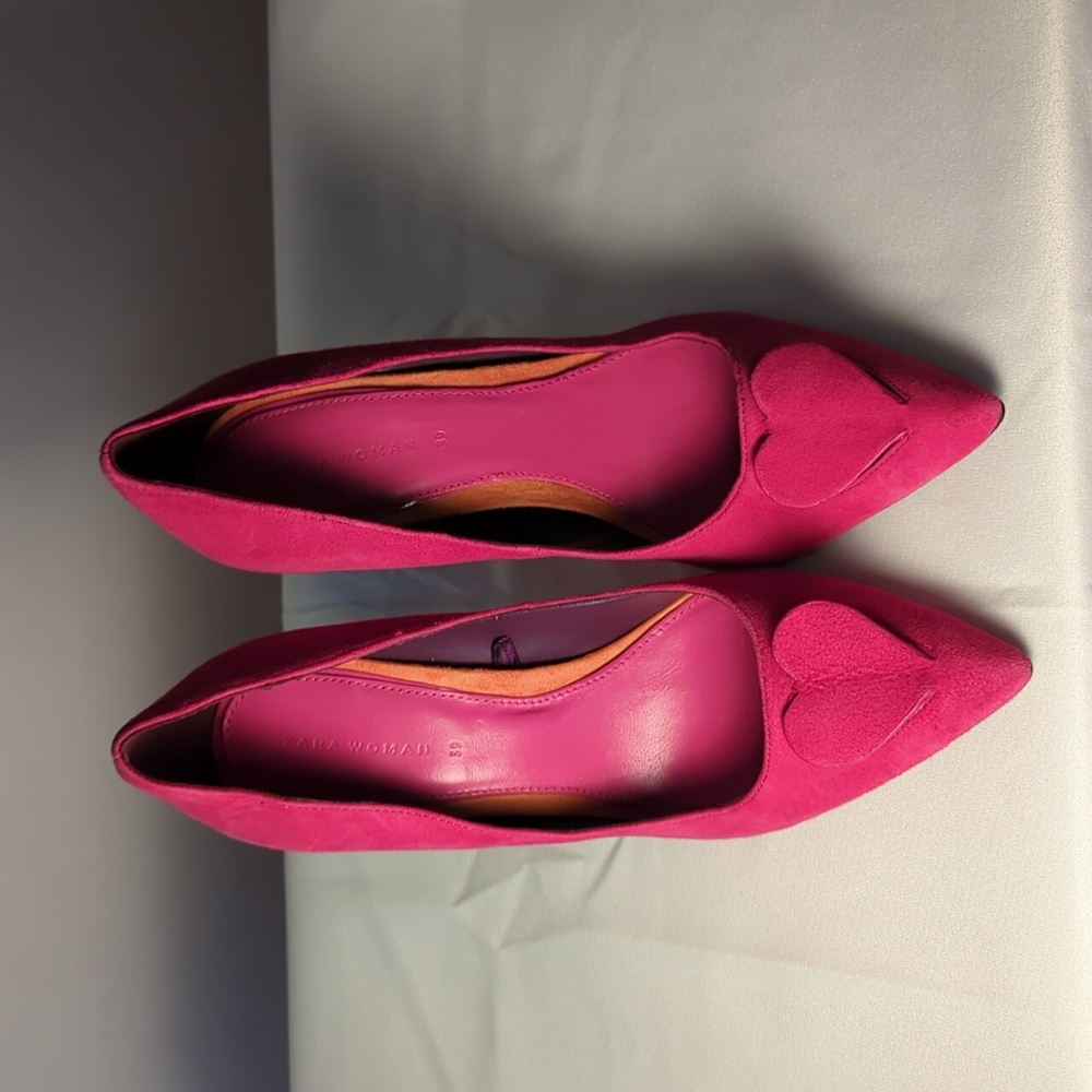Zara Pumps/Heels, Size 39/US 8, Fuschia Suede, 3D heart detail
